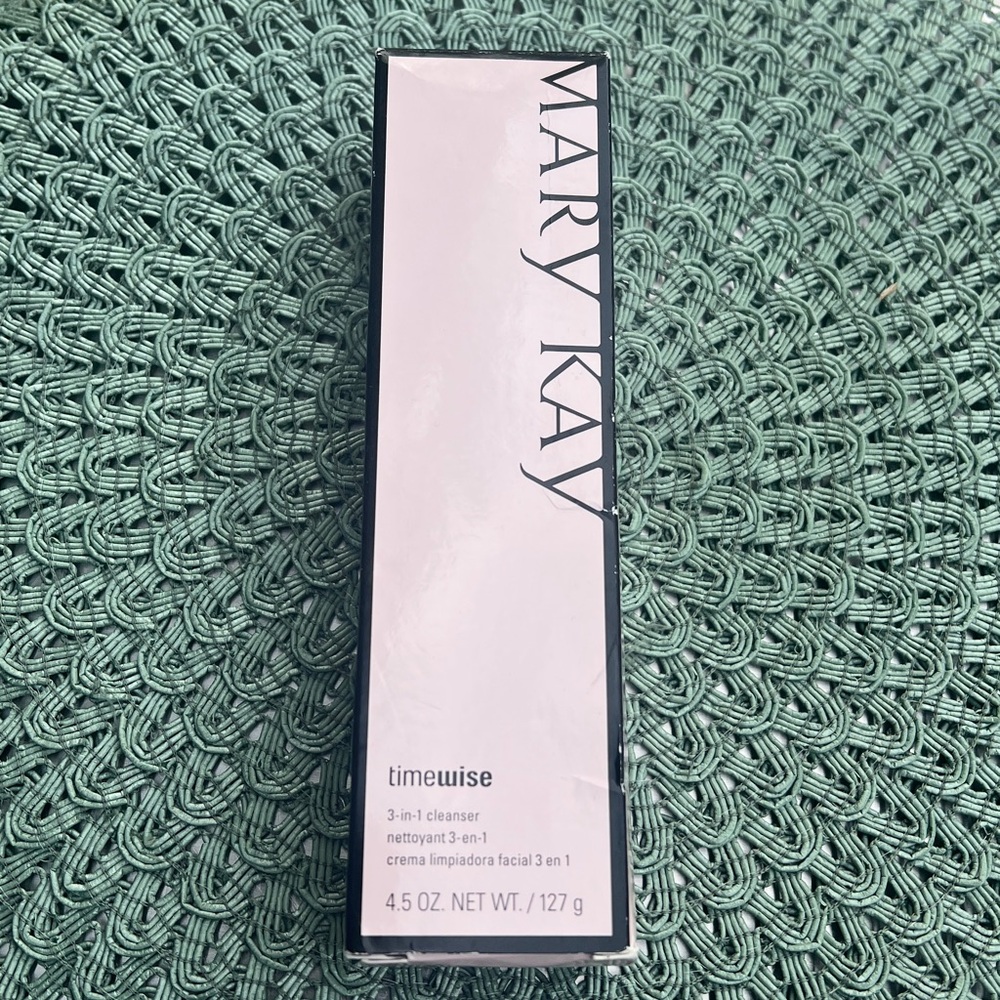 Mary Kay Timewise Cleanser 3-in-1 CLEANSER NORMAL to DRY in Box. Size 4.5 OZ